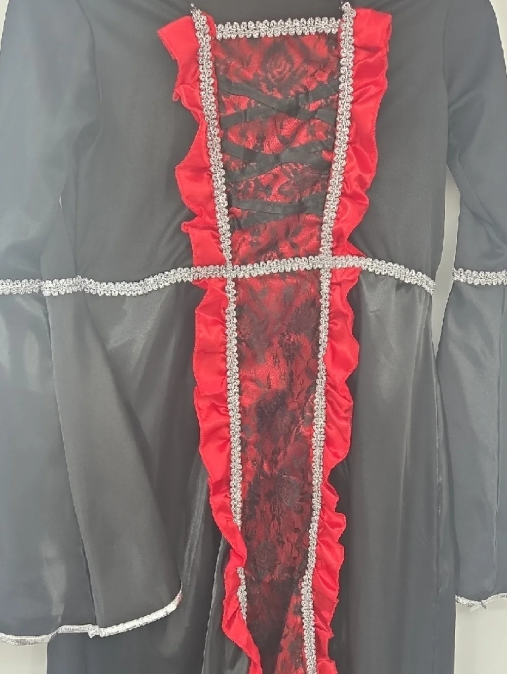 Vampire Pricess Black and Red Costume With Accessories. New In Box! Size 8/10